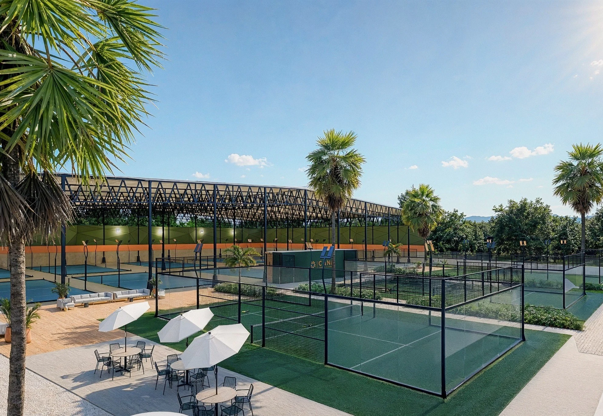 Canchas y espacios exteriores del complejo deportivo